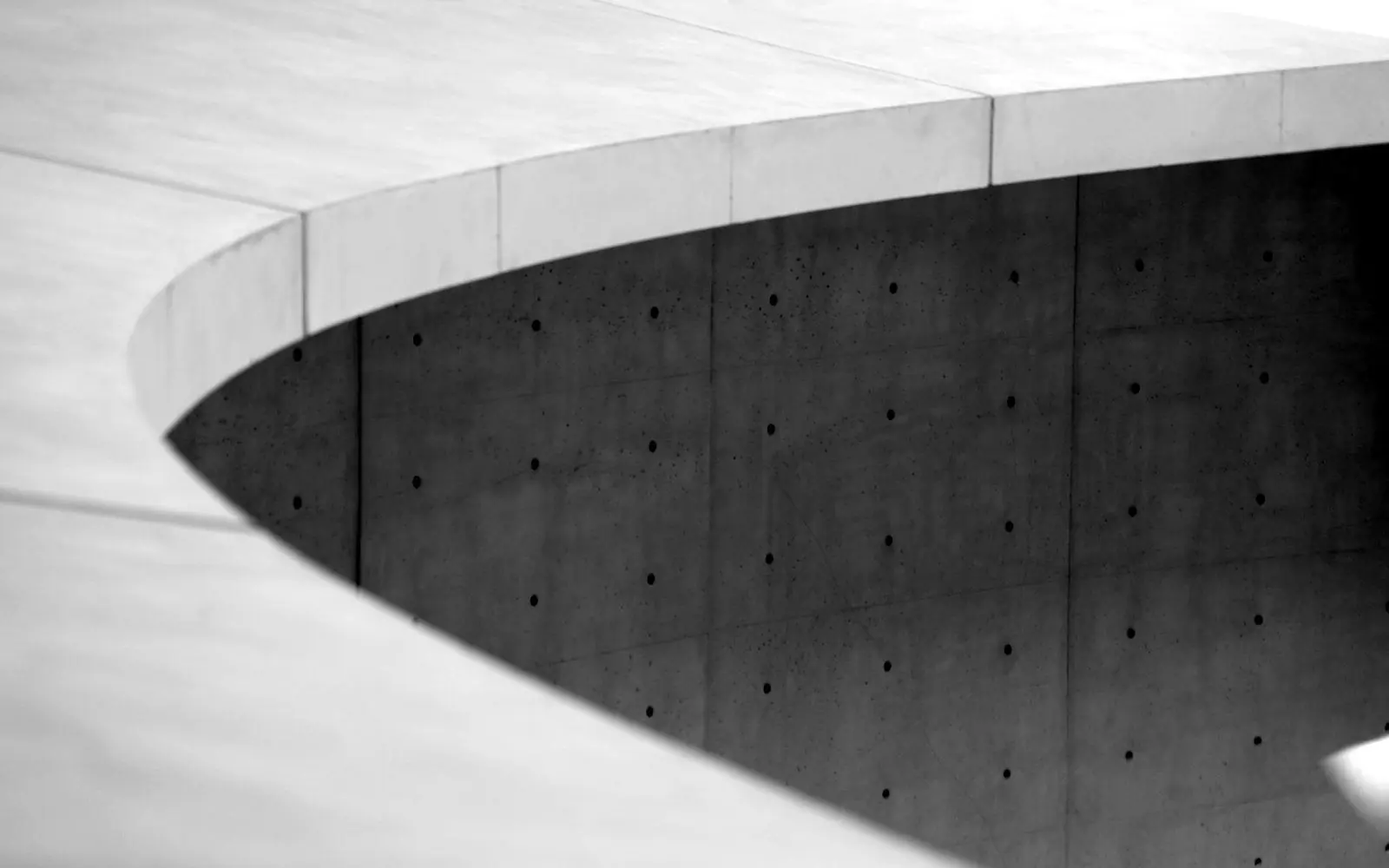 Curva de hormigón visto