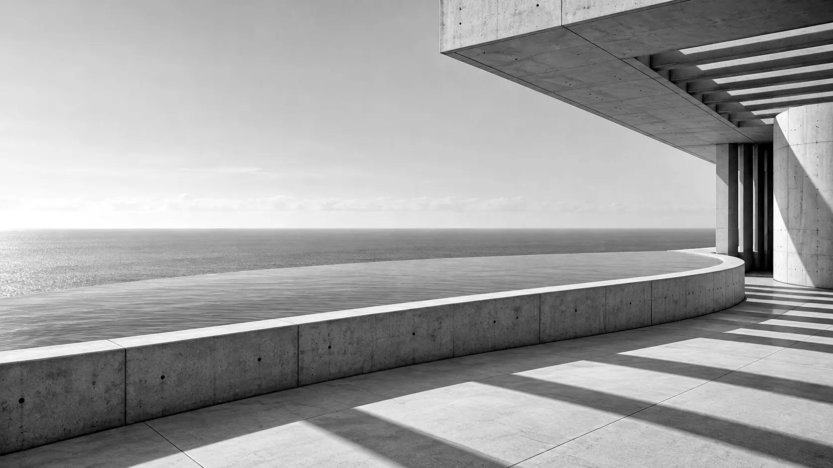 Terraza de hormigón sobre el Atlántico